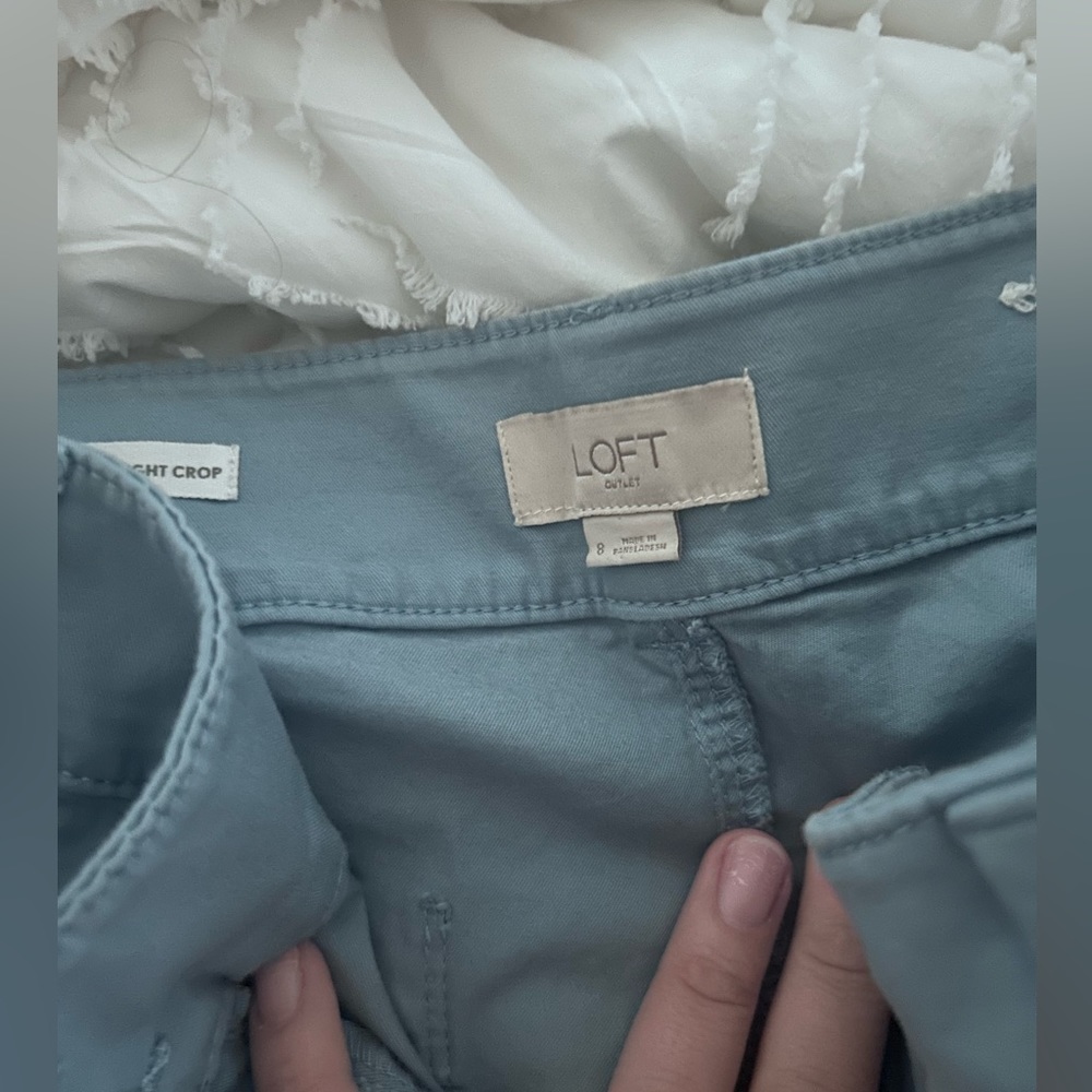 Loft Cropped Chinos. Size 8. Curvy straight crop